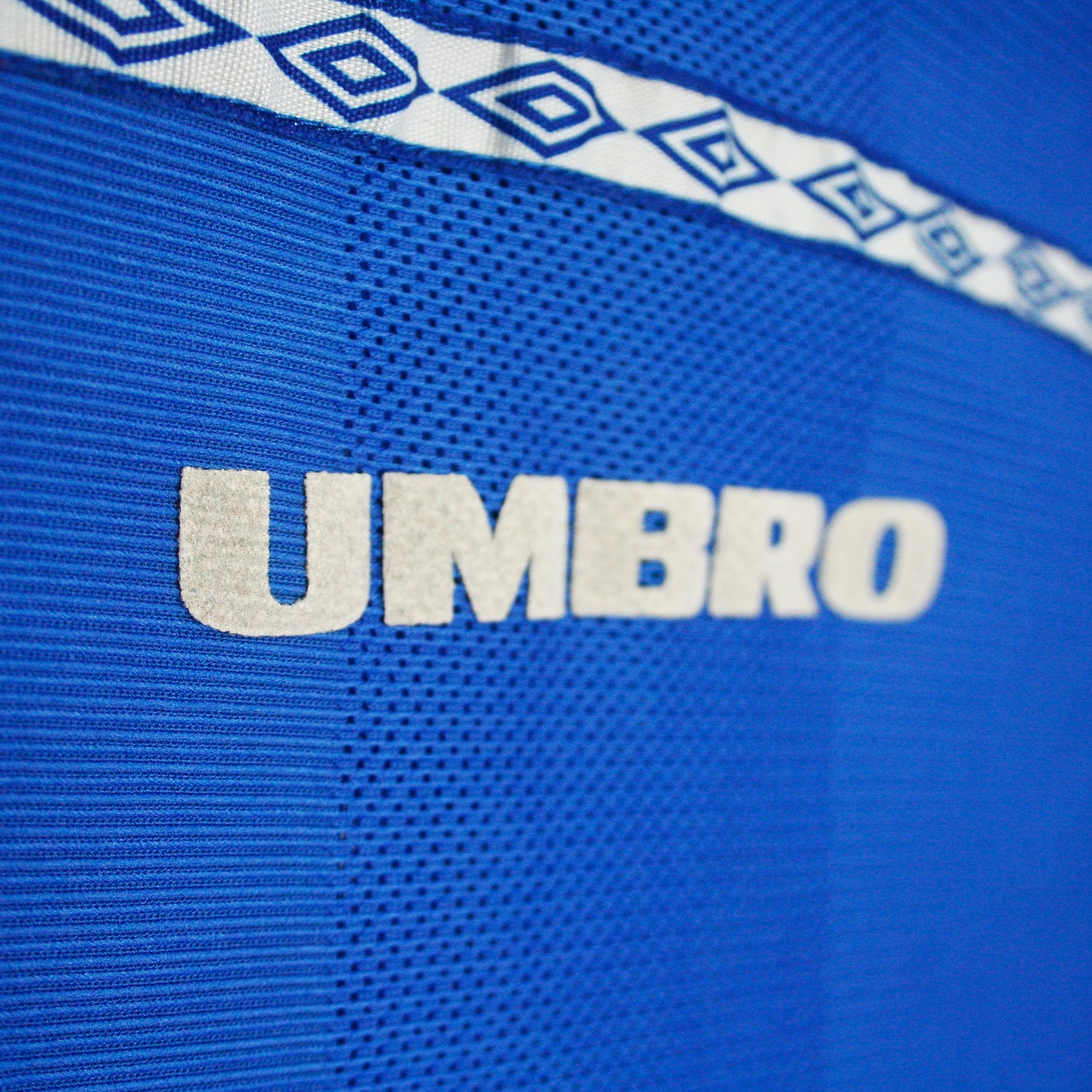 Umbro 90s • Training Shirt • XL