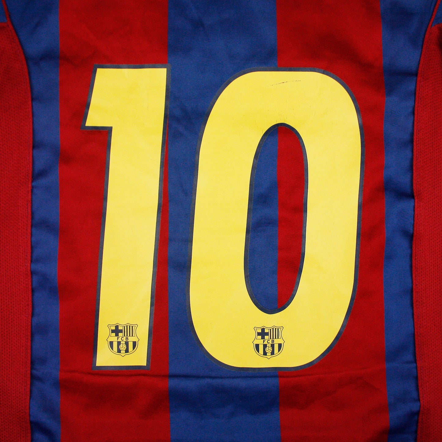 Barcelona 04/05 • Camiseta Local • M • Ronaldinho #10