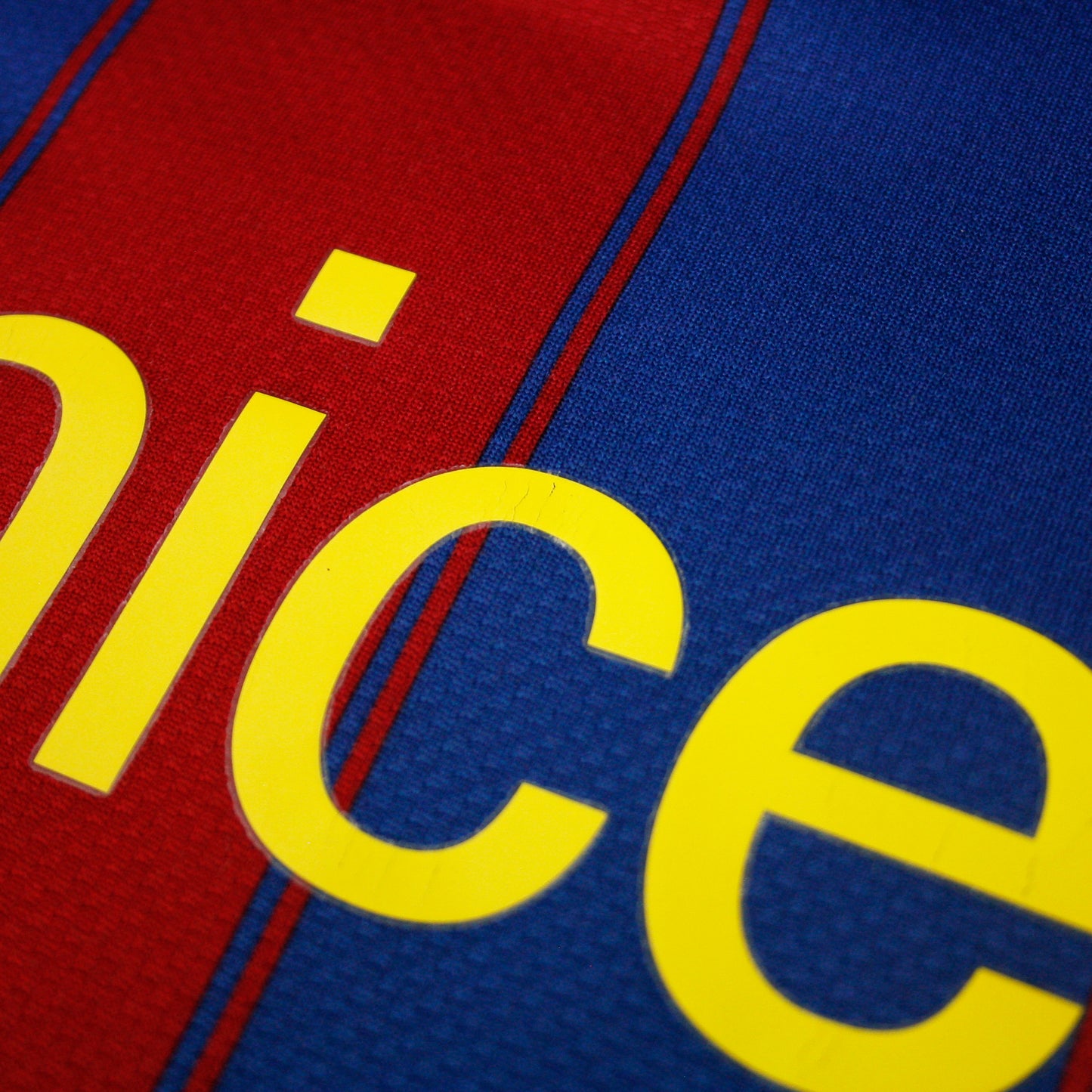 Barcelona 09/10 • Home Shirt • L • A. Iniesta #8