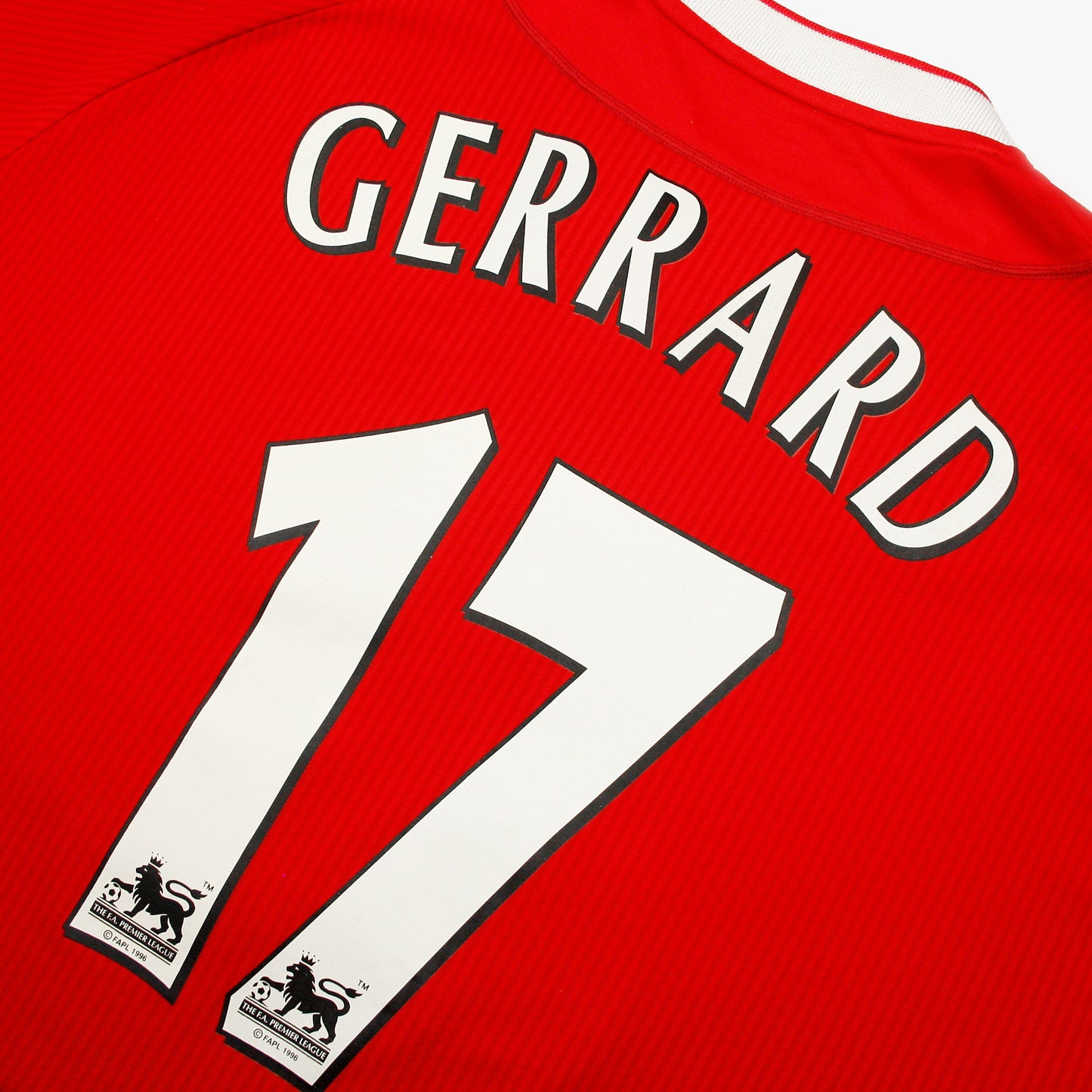Liverpool 02/04 • Camiseta Local • L • Gerrard #17