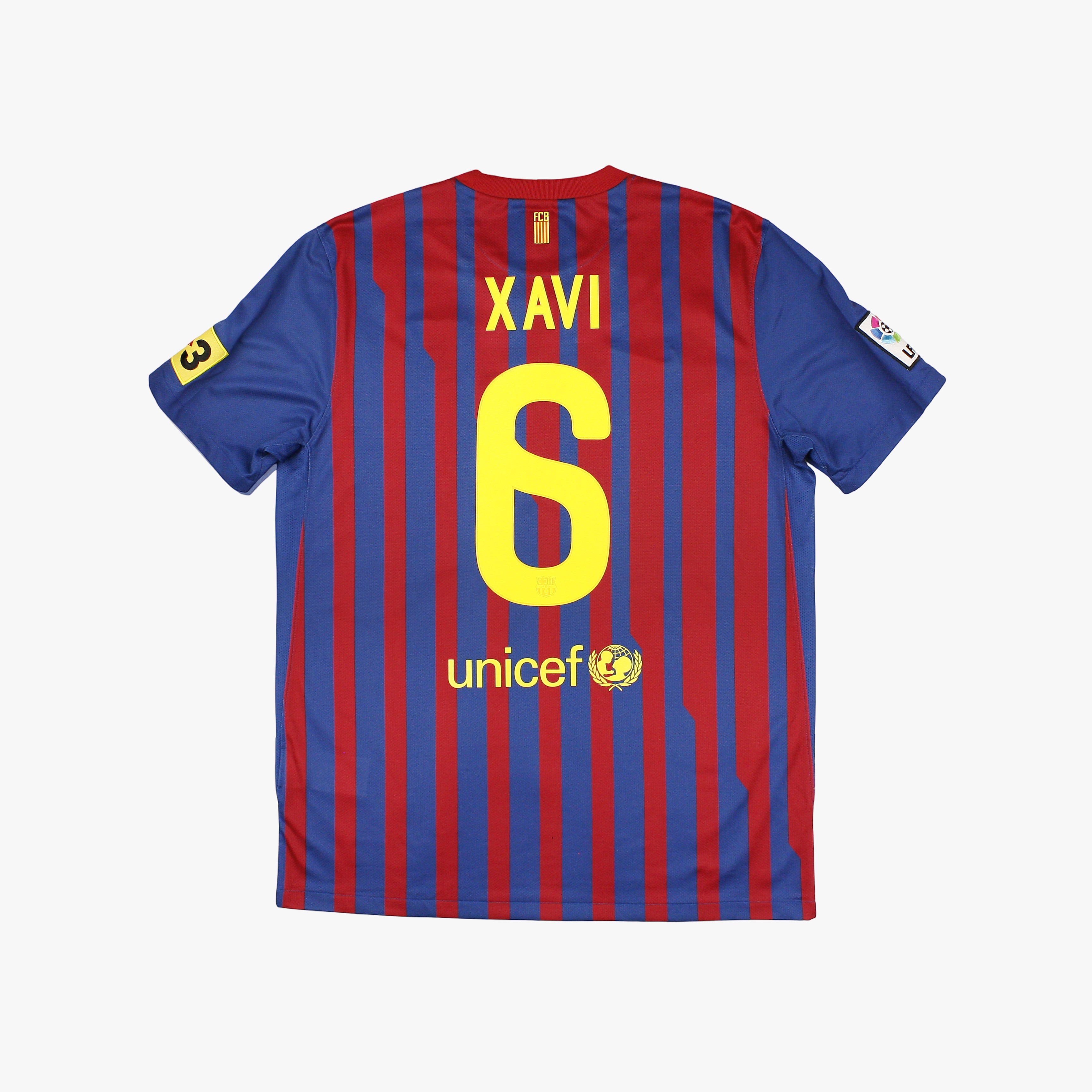 Barcelona 11/12 • Home Shirt • L • Xavi #6