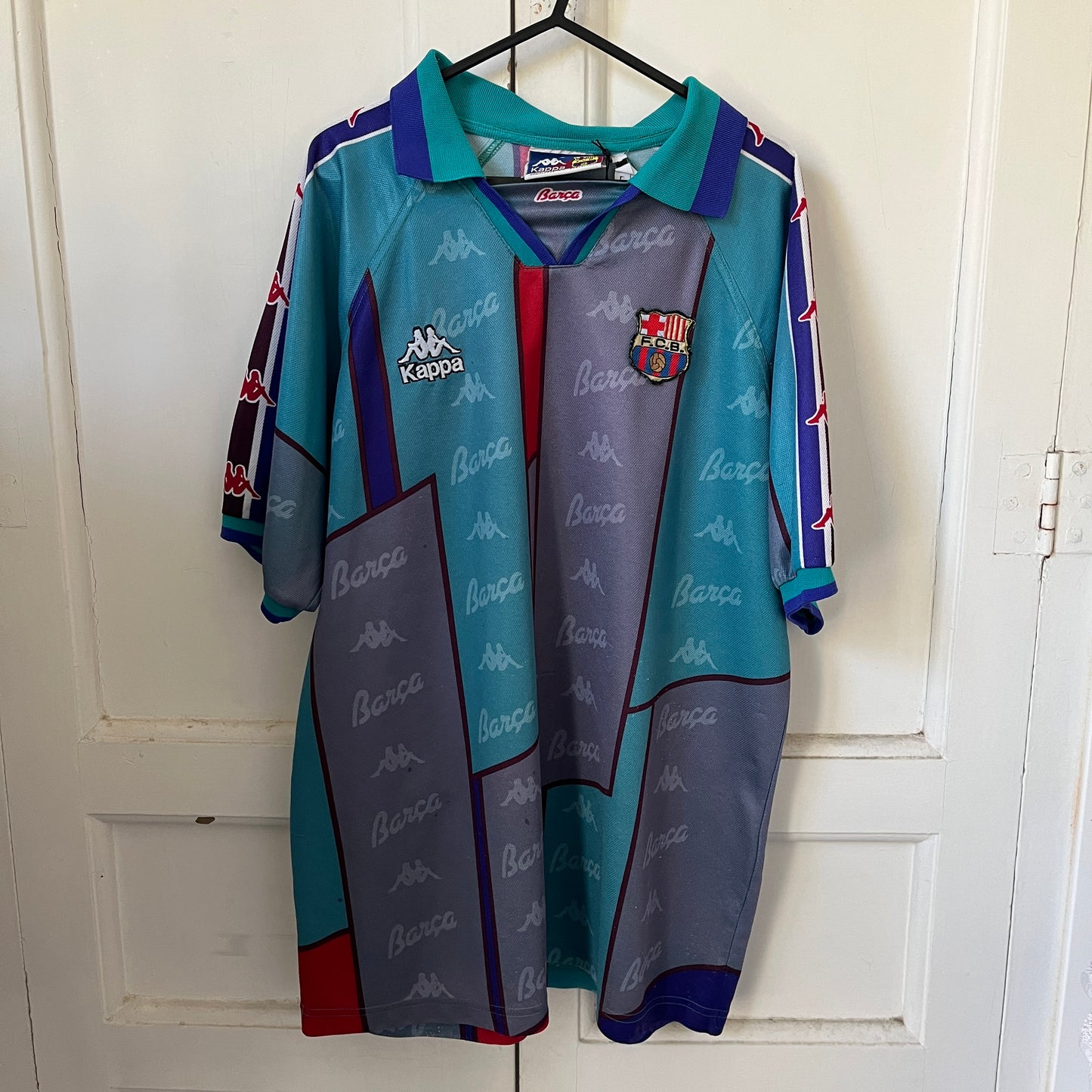 Barcelona 95/97 • Away Shirt • L