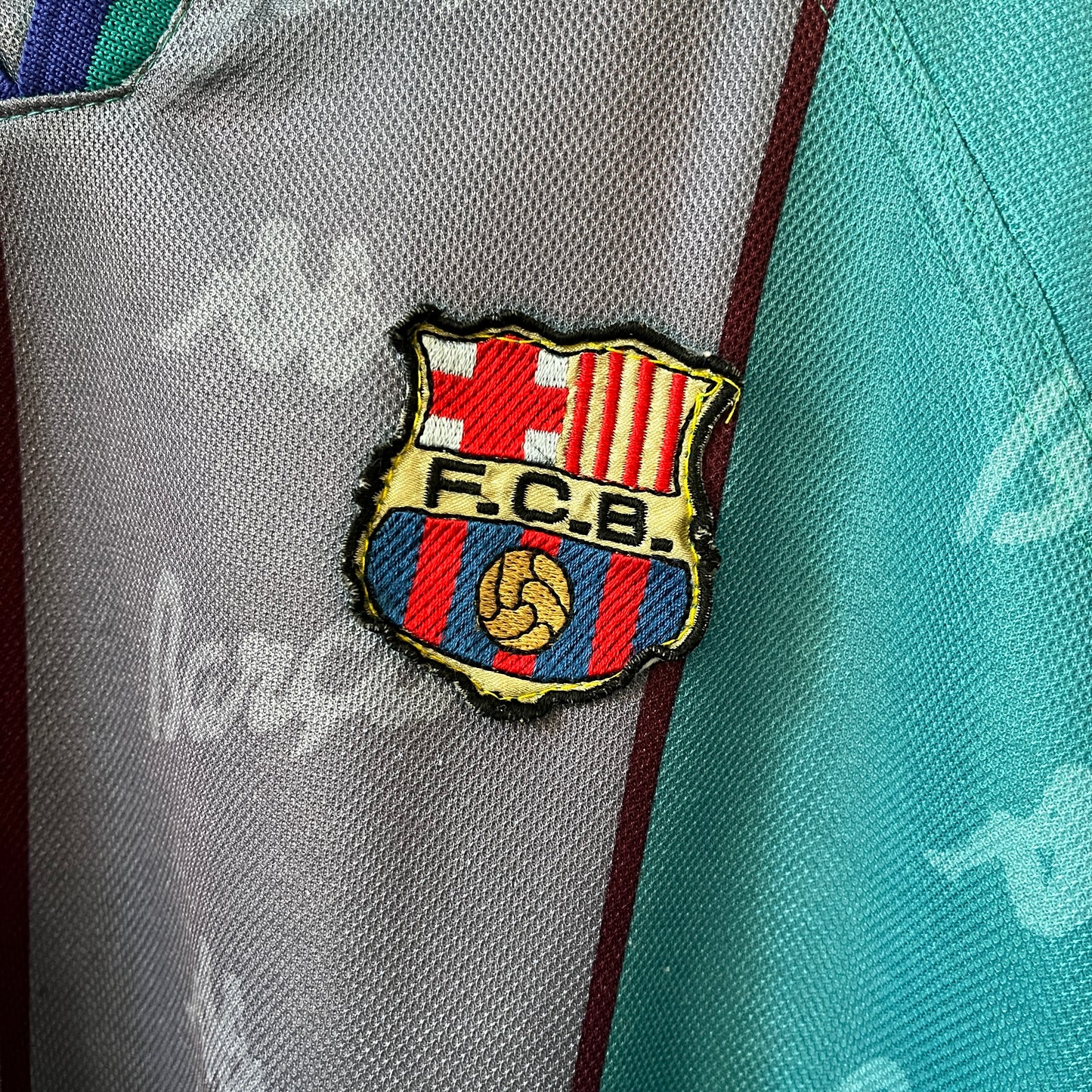 Barcelona 95/97 • Away Shirt • L