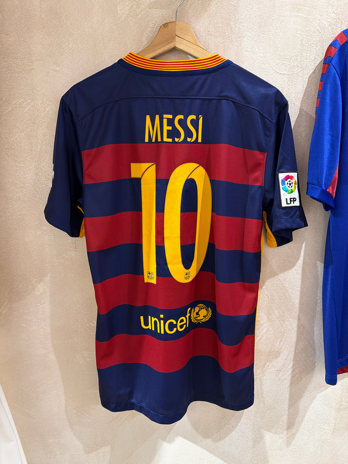 Barcelona 15/16 • Camiseta Local • M • Messi #10