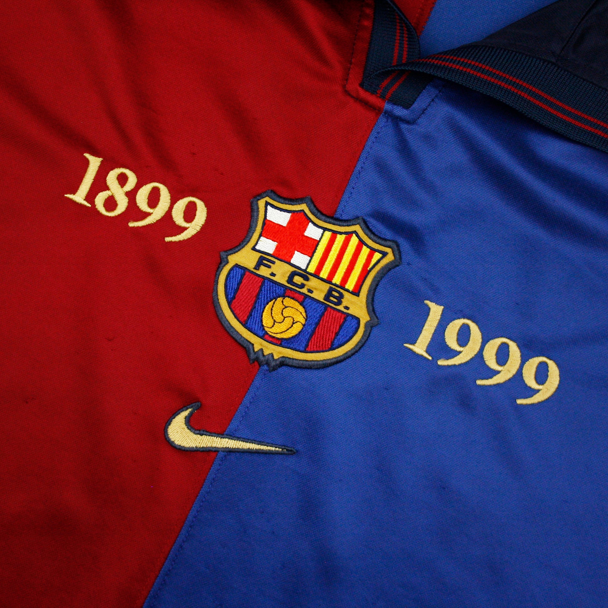 Barcelona 99/00 • Camiseta Local • M – Real Vintage Football